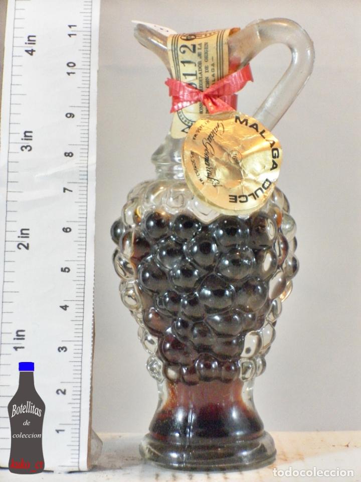 Sammlung von Weinen und Lik&ouml;ren: BOTELLITA BOTELLIN GOMARA MALAGA DULCE MALAGA GARCIA GOMARA S.A. MALAGA FIGURA RACIMO