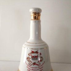 Coleccionismo de vinos y licores: ANTIGUA BOTELLA DE WHISKY CONMEMORATIVA BELL'S PRINCE HENRY 1984 50CL.