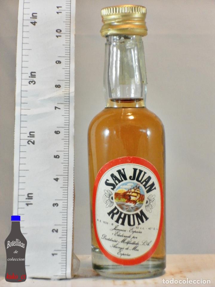 Sammlung von Weinen und Lik&ouml;ren: BOTELLITA BOTELLIN RON RHUM SAN JUAN DESTILERIAS MOLLFULLEDA S.A. ARENYS DE MAR BARCELONA