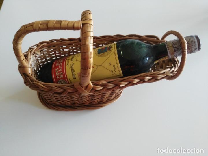 Collection of wines and liquors: Botella de vino ROYAL T&ecirc;te de Cuv&ecirc;e Cosecha 1964 con precinto de metal y cestera