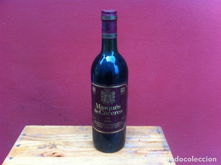 Sammlung von Weinen und Lik&ouml;ren: BOTELLA DE VINO. TINTO RIOJA MARQU&Eacute;S DE C&Aacute;CERES. 1991