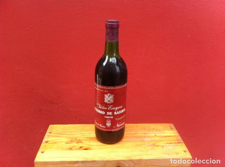 Sammlung von Weinen und Lik&ouml;ren: BOTELLA DE VINO. SE&Ntilde;OR&Iacute;O DE SARRIA. VI&Ntilde;A ECOYEN. TINTO. NAVARRA