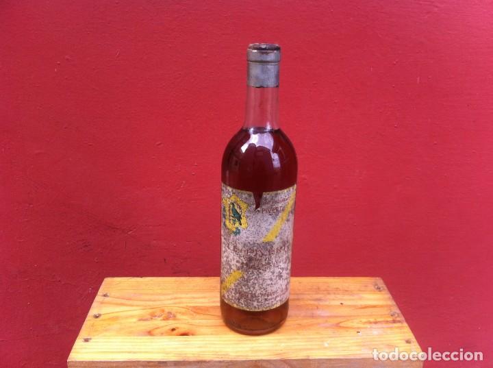 Sammlung von Weinen und Lik&ouml;ren: BOTELLA DE VINO. LE PIVERT. VIN BLANC. GRANDE SELECTION. PIVERT FR&Eacute;RES