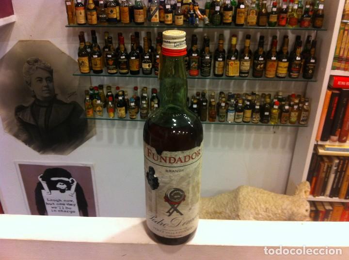 Sammlung von Weinen und Lik&ouml;ren: BOTELLA. BRANDY FUNDADOR. PRECINTO CUATRO PESETAS
