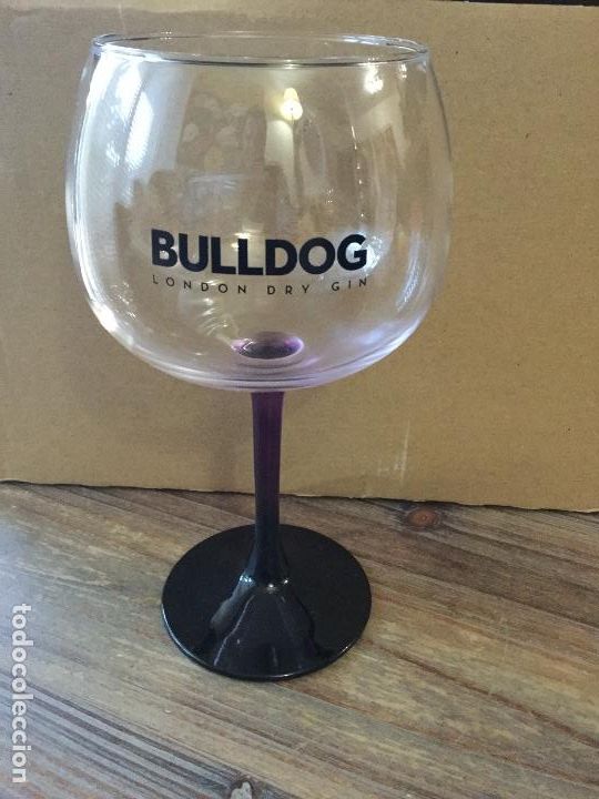 Coleccionismo de vinos y licores: BULLDOG LONDON DRY GIN - CAJA CON 6 COPAS - GINEBRA INGLESA