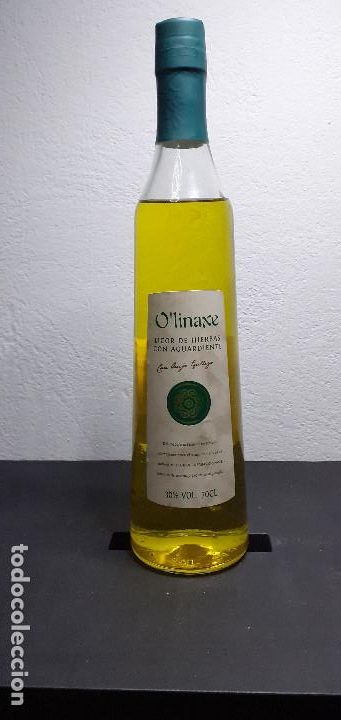Coleccionismo de vinos y licores: Antigua botella licor de hierbas Olinaxe - Foto 1
