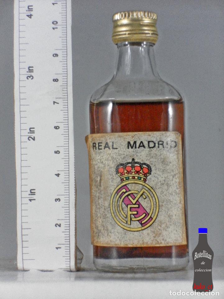 Coleccionismo de vinos y licores: BOTELLITA BOTELLIN LICOR REAL MADRID