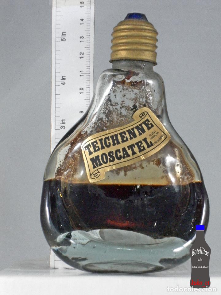 Sammlung von Weinen und Lik&ouml;ren: BOTELLITA BOTELLIN TEICHENNE MOSCATEL CASTELLBISBAL FORMA DE BOMBILLA APLASTADA