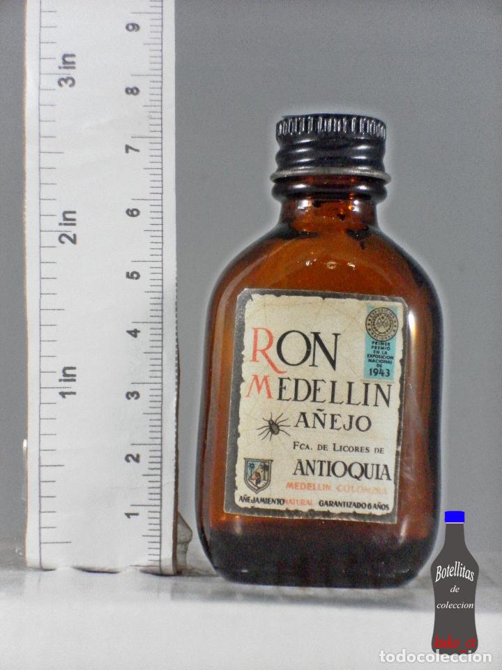 Coleccionismo de vinos y licores: BOTELLITA BOTELLIN RON MEDELLIN A&Ntilde;EJO FABRICA LICORES ANTIOQUIA