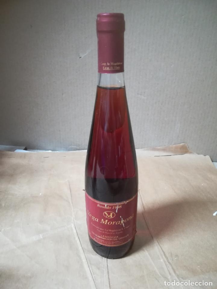 Coleccionismo de vinos y licores: BOTELLA. ROSADO 1998. VEGA MORAGONA. LA MANCHA. CASAS DE HARO. 75 CL. VER FOTOS