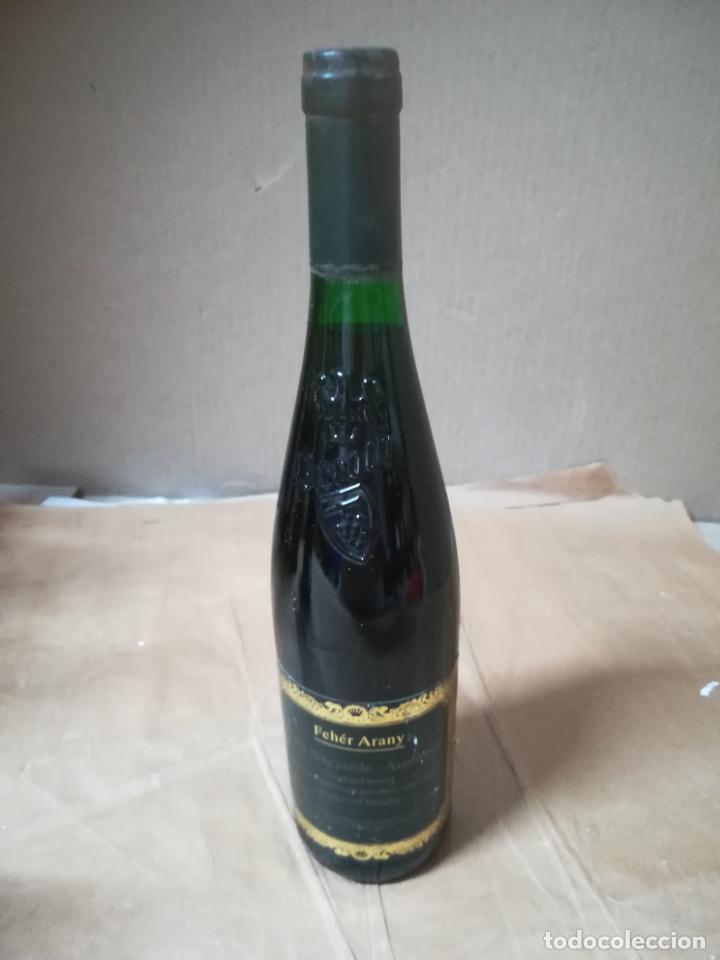 Coleccionismo de vinos y licores: BOTELLA. FEHER ARANY. 2003 NAGYREDE - AUSBRUCH. HUNGRIA. 75 CL. PIEROTH. VER FOTOS