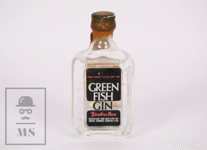 Coleccionismo de vinos y licores: Botell&iacute;n Lleno - Green Fish Gin / Ginebra Seca - Cartagena - A&ntilde;os 70-80