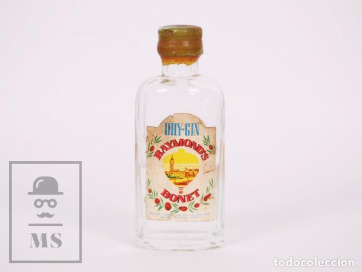 Coleccionismo de vinos y licores: Botell&iacute;n Medio Lleno - Raymond's Bonet Dry Gin / Ginebra - Sant Feli&uacute; de Gu&iacute;xols - A&ntilde;os 70-80