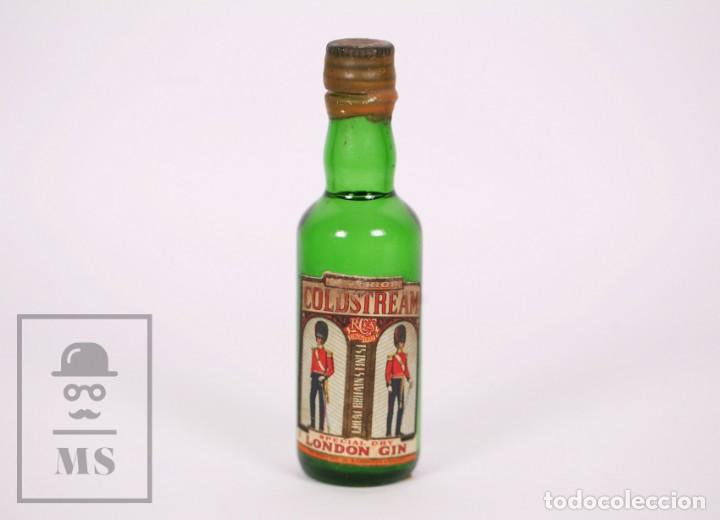 Coleccionismo de vinos y licores: Botell&iacute;n Lleno - Superior Coldstream. Special Dry London Gin / Ginebra - Carmichael & Sons