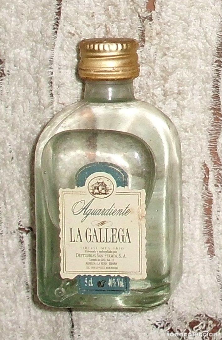 Coleccionismo de vinos y licores: BOTELLIN DE AGUARDIENTE LA GALLEGA. DESTILERIA SAN FERMIN S.A. LA RIOJA RF-5660
