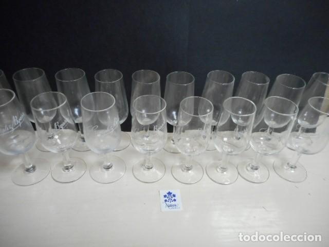 Sammlung von Weinen und Lik&ouml;ren: 18 copas / 8 de Gonzalez Byass m&aacute;s 10 sin inscripci&oacute;n