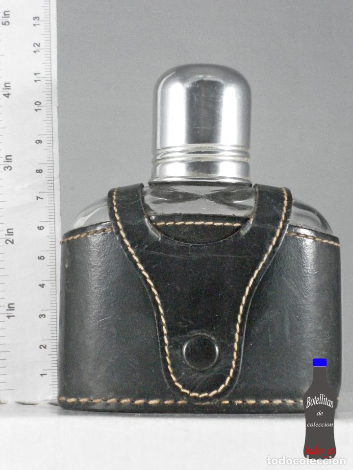 Sammlung von Weinen und Lik&ouml;ren: BOTELLITA BOTELLIN PETACA REAL HIDE ENGLAND CUERO