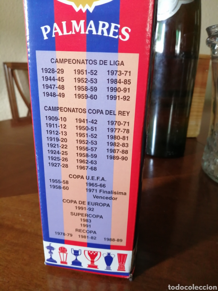 Coleccionismo de vinos y licores: Curiosa botella del Barcelona - Foto 2
