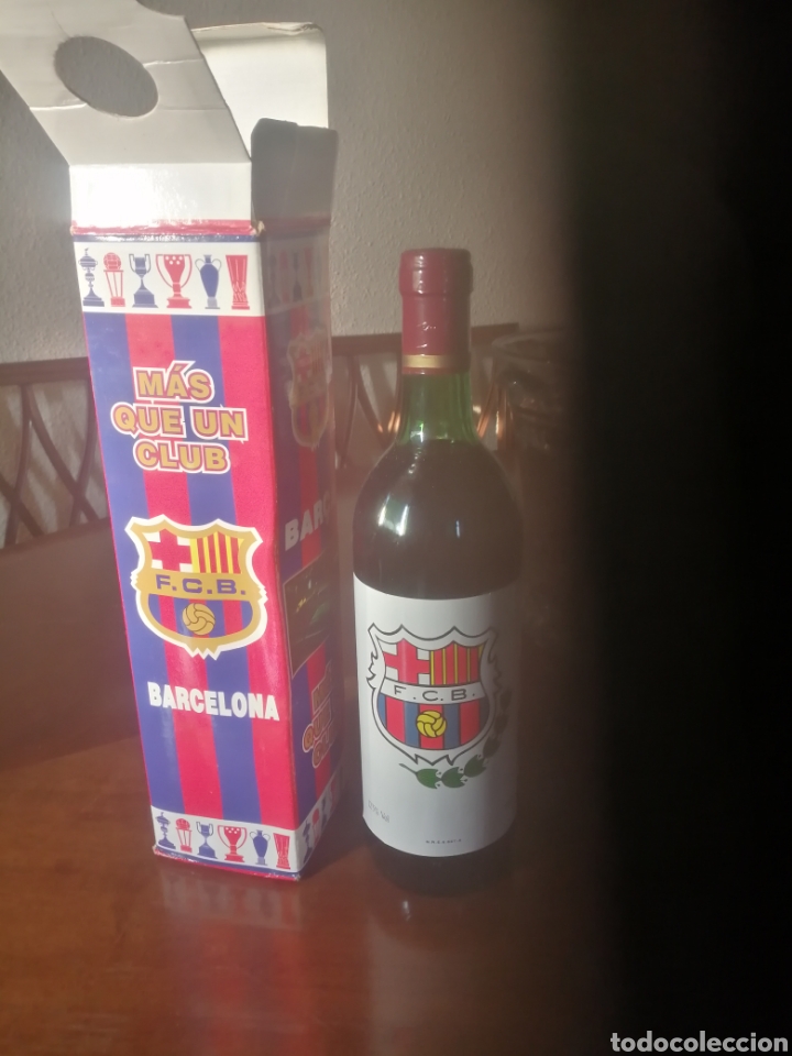 Coleccionismo de vinos y licores: Curiosa botella del Barcelona - Foto 1