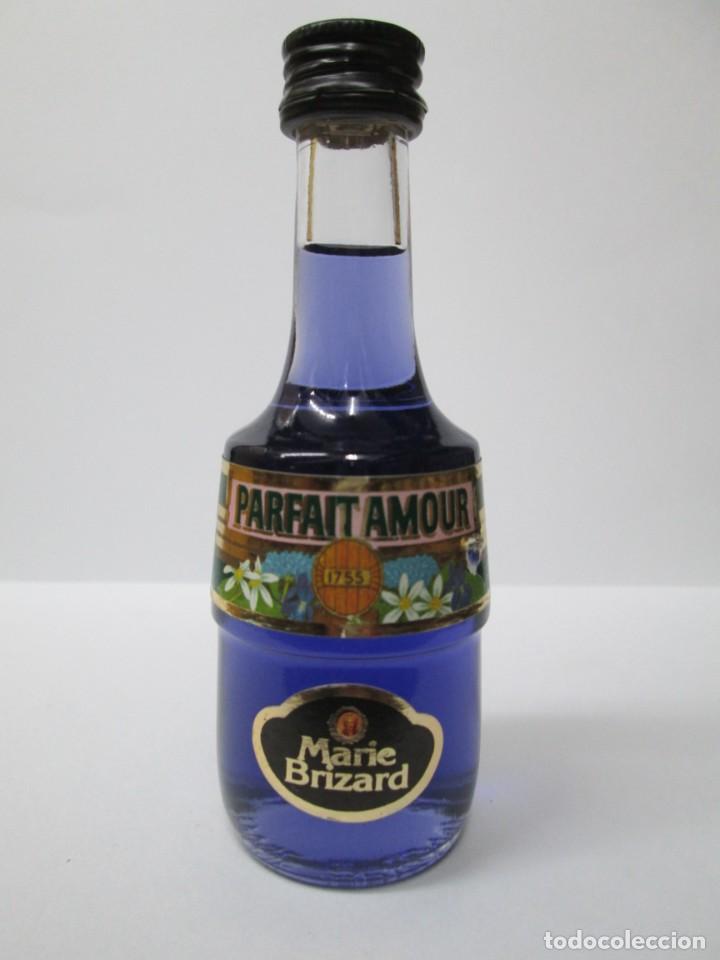Coleccionismo de vinos y licores: ANTIGUO BOTELLIN BRANDY CO&Ntilde;AC, PARFAIT AMOUR MARIE BRIZARD