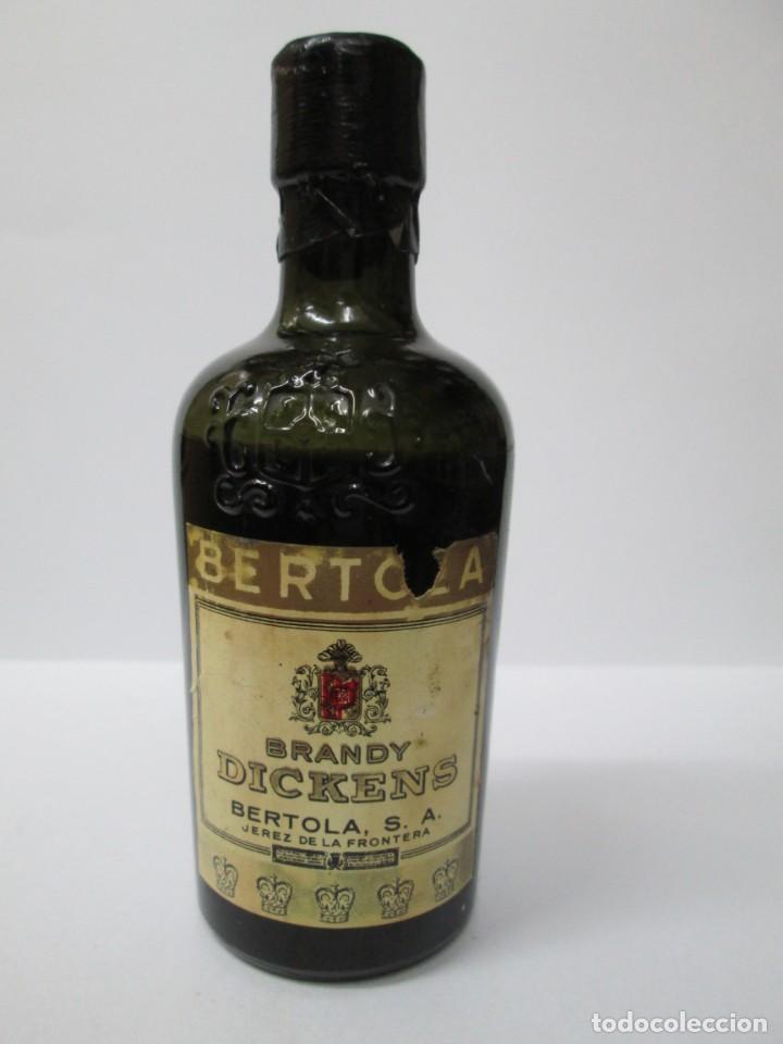 Coleccionismo de vinos y licores: ANTIGUO BOTELLIN BRANDY CO&Ntilde;AC, BERTOLA BRANDY DICKENS