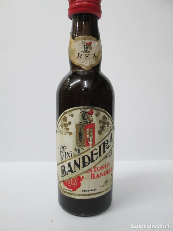 Coleccionismo de vinos y licores: ANTIGUO BOTELLIN BRANDY CO&Ntilde;AC, VINO BANDEIRA