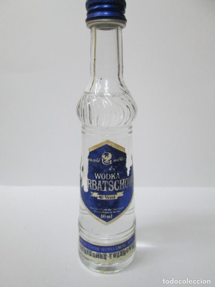 Coleccionismo de vinos y licores: ANTIGUO BOTELLIN BRANDY CO&Ntilde;AC, WODKA ARBASTSCHOWI