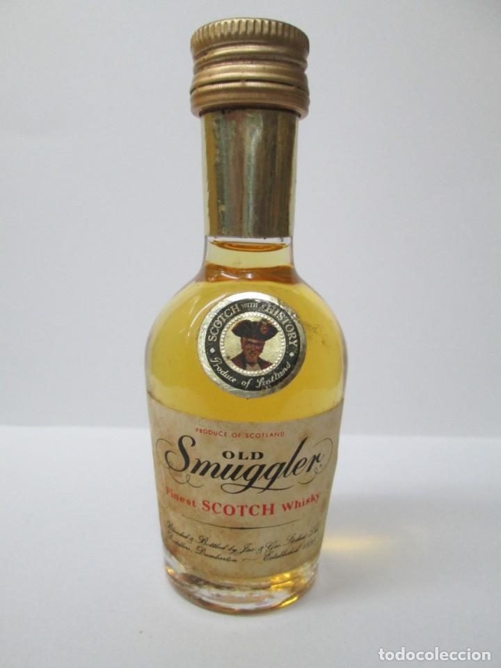 Coleccionismo de vinos y licores: ANTIGUO BOTELLIN BRANDY CO&Ntilde;AC, OLD SMUGGLER WHISKY