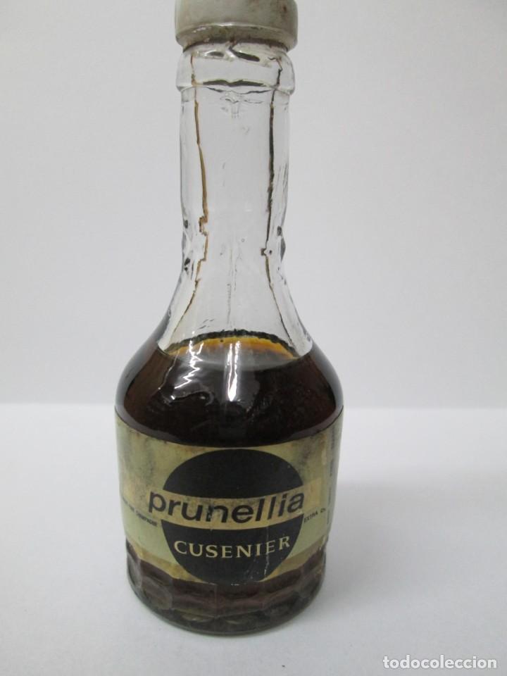 Coleccionismo de vinos y licores: ANTIGUO BOTELLIN BRANDY CO&Ntilde;AC, PRUNELLIA-CUSENIER