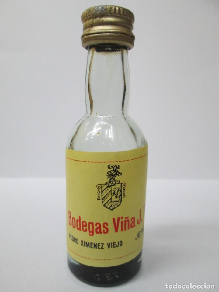 Coleccionismo de vinos y licores: ANTIGUO BOTELLIN BRANDY CO&Ntilde;AC, VI&Ntilde;A J,T. PEDRO XIMENEZ