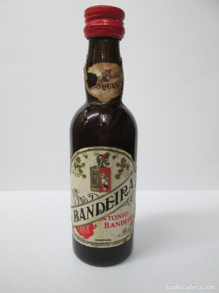Coleccionismo de vinos y licores: ANTIGUO BOTELLIN BRANDY CO&Ntilde;AC, VINO BANDEIRA