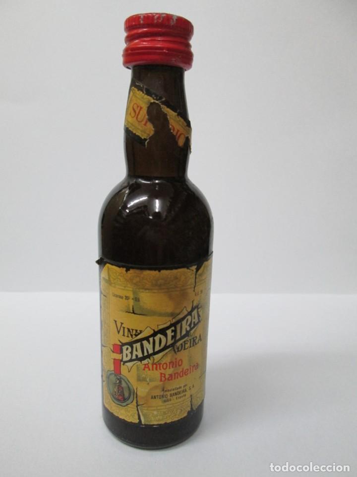 Coleccionismo de vinos y licores: ANTIGUO BOTELLIN BRANDY CO&Ntilde;AC, VINO BANDEIRA