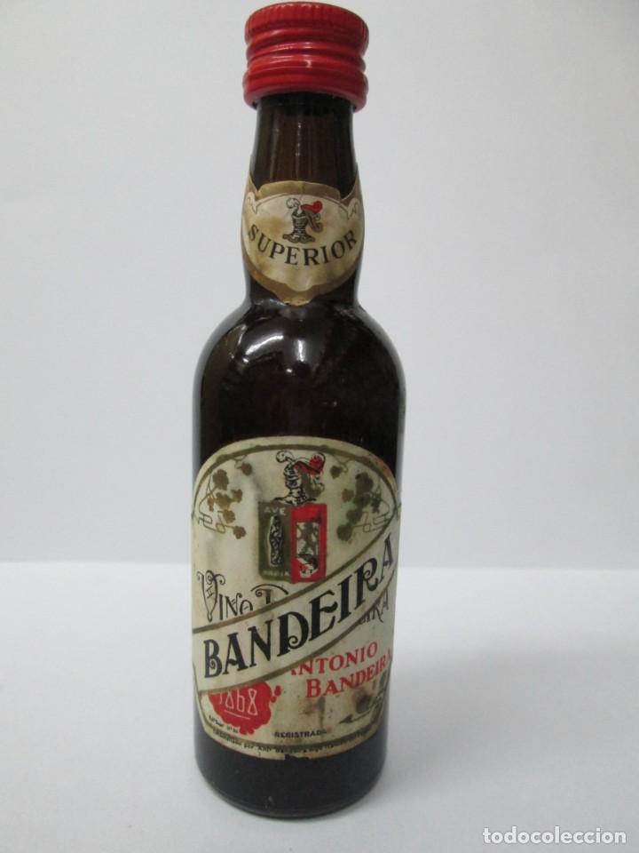 Coleccionismo de vinos y licores: ANTIGUO BOTELLIN BRANDY CO&Ntilde;AC, VINO BANDEIRA