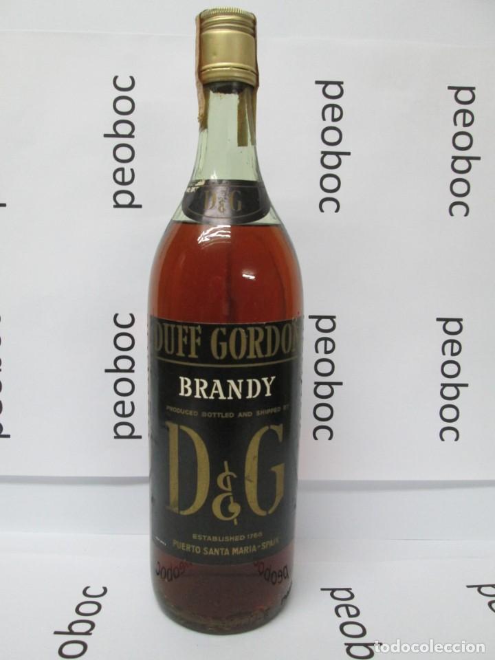 Coleccionismo de vinos y licores: ANTIGUA BOTELLA BRANDY CO&Ntilde;AC,DUFF GORDON, IMPUESTO DE 4 PTS. DECADA 60-70