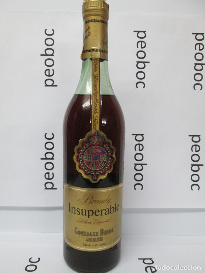 Coleccionismo de vinos y licores: ANTIGUA BOTELLA BRANDY CO&Ntilde;AC, INSUPERABLE SOLERA ESPECIAL, IMPUESTO DE 8 PTS. DECADA 70-80