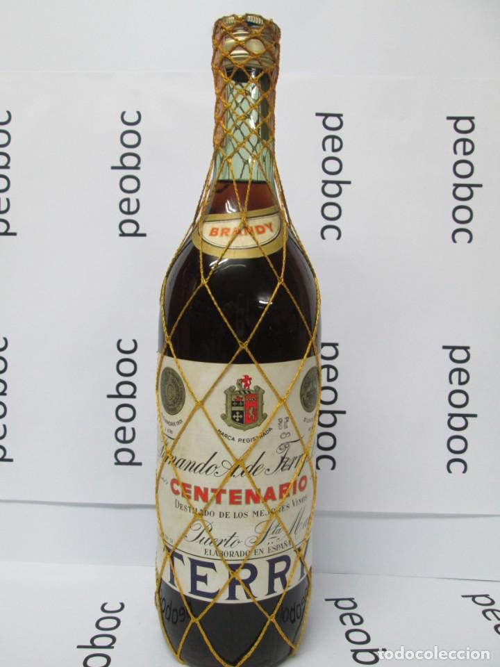 Coleccionismo de vinos y licores: ANTIGUA BOTELLA BRANDY CO&Ntilde;AC, CENTENARIO TERRY, IMPUESTO DE 4 PTS. DECADA 60-70