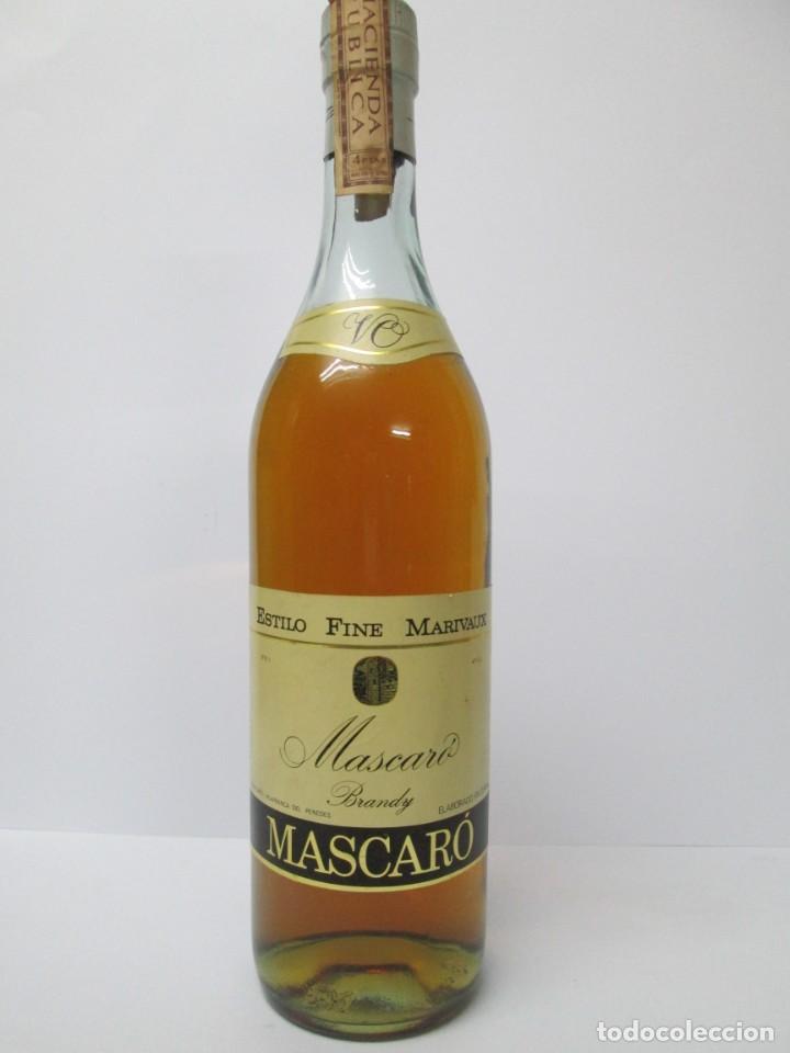 Coleccionismo de vinos y licores: ANTIGUA BOTELLA BRANDY CO&Ntilde;AC, MASCAR&Ograve; V.O. IMPUESTO DE 4 PTS, DECADA 60-70