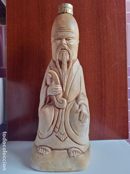 Coleccionismo de vinos y licores: Botella Kung- Fu destilerias Campany Barcelona