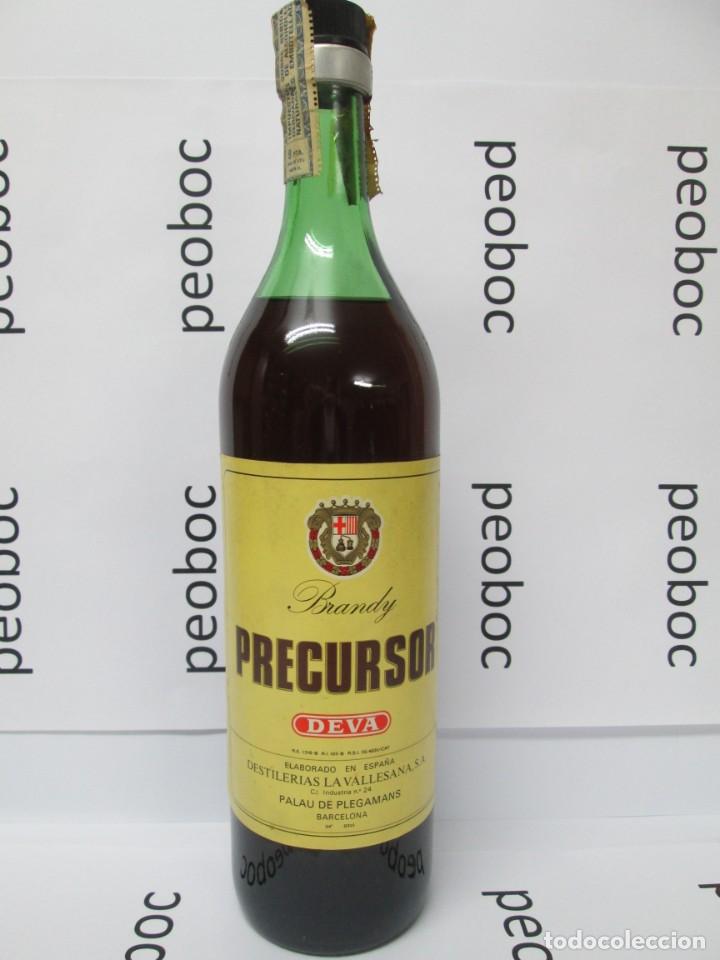 Coleccionismo de vinos y licores: ANTIGUA BOTELLA BRANDY CO&Ntilde;AC, PRECURSOR, IMPUESTO DE 8 PTS, DECADA 60-70