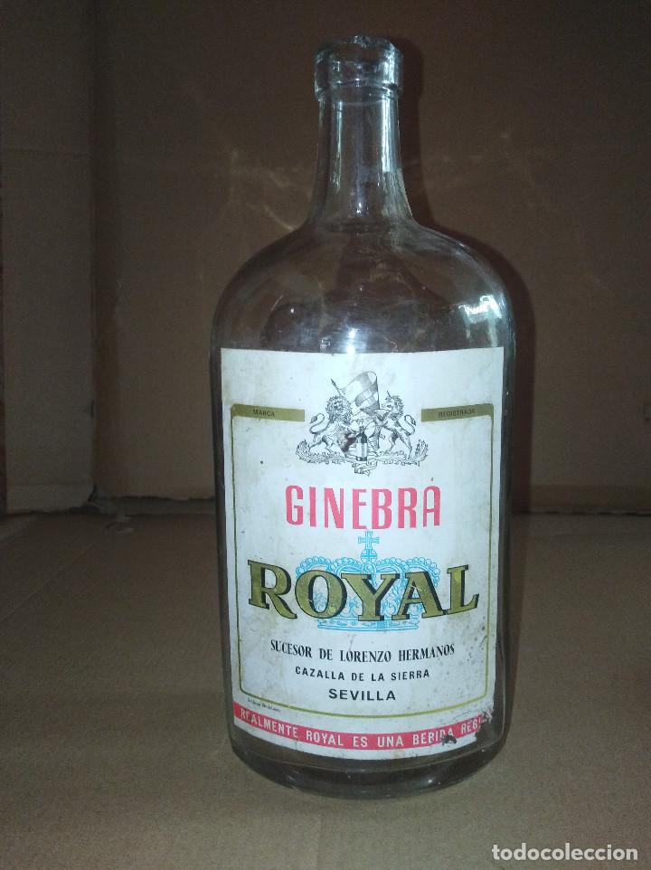 Coleccionismo de vinos y licores: Botella ginebra royal cazalla de la sierra sevilla lorenzo hermanos leer ver envio