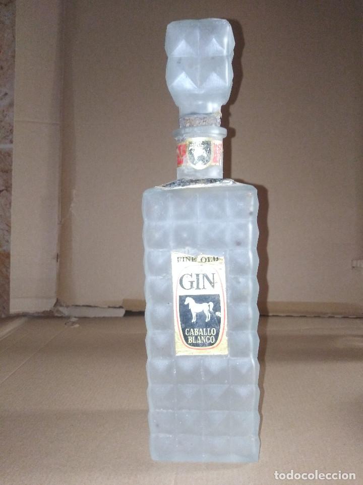 Coleccionismo de vinos y licores: botella ginebra caballo blanco ver leer envio