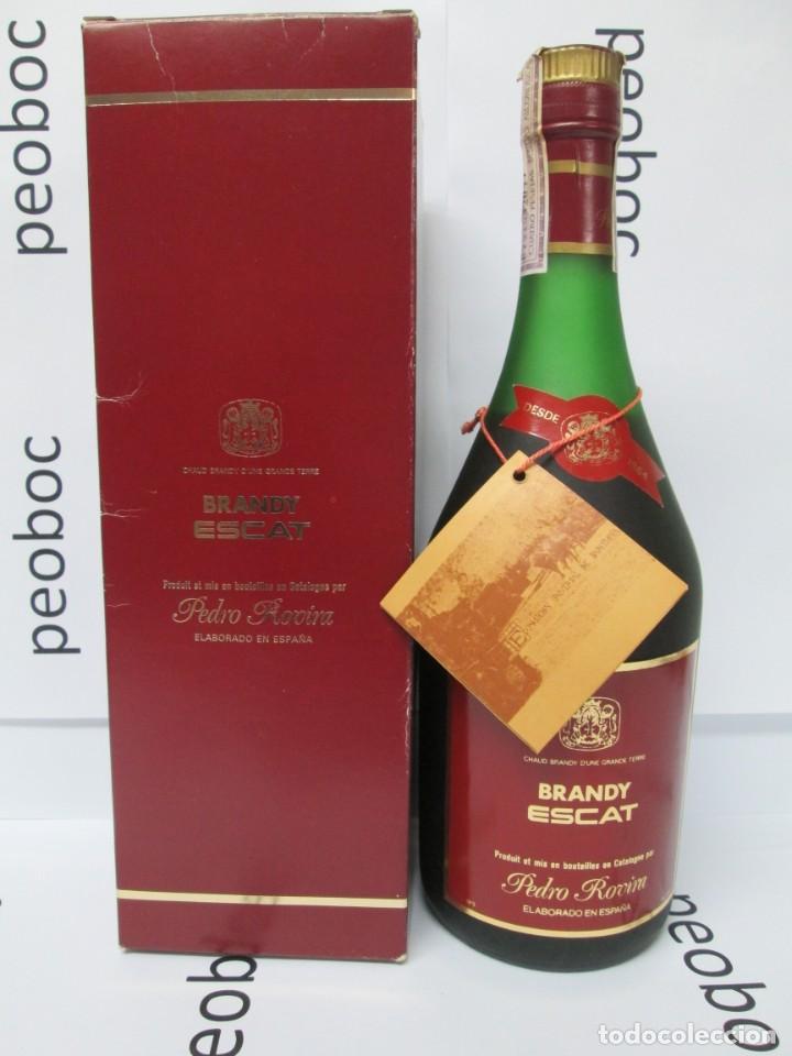 Coleccionismo de vinos y licores: ANTIGUA BOTELLA BRANDY CO&Ntilde;AC, ESCAT, IMPUESTO DE 4 PTS. DECADA 60-70