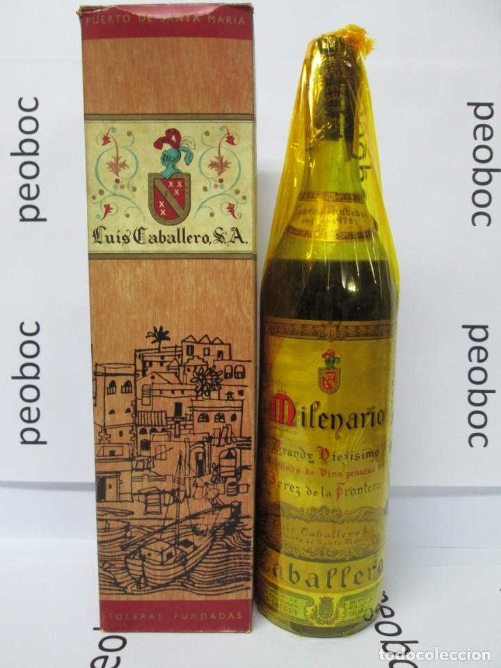Coleccionismo de vinos y licores: ANTIGUA BOTELLA BRANDY CO&Ntilde;AC,MILENARIO, LUIS CABALLERO, IMPUESTO DE 80 CTS, DECADA 50-60