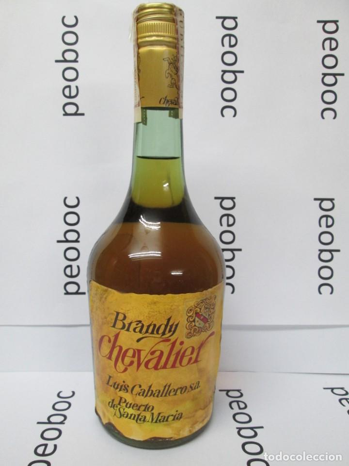 Coleccionismo de vinos y licores: ANTIGUA BOTELLA BRANDY CO&Ntilde;AC, CHEVALIER DE LUIS CABALLERO, IMPUESTO DE 4 PTS, DECADA 60-70