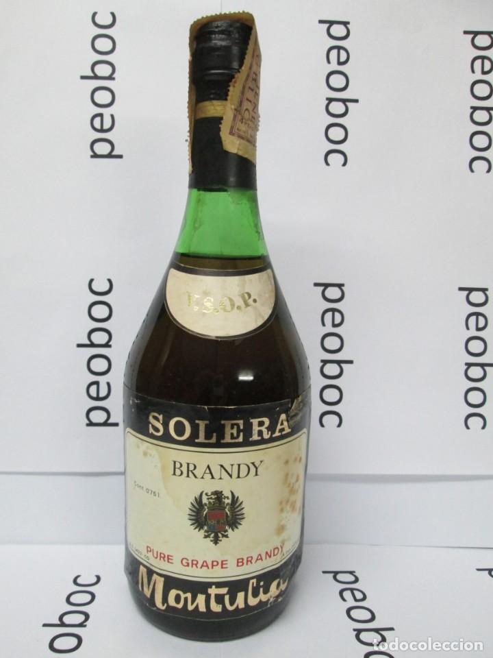 Coleccionismo de vinos y licores: ANTIGUA BOTELLA BRANDY CO&Ntilde;AC, MONTULIA, SOLERA V.S.O.P., IMPUESTO DE 4 PTS, DECADA 60-70