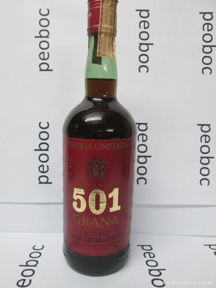 Coleccionismo de vinos y licores: ANTIGUA BOTELLA BRANDY CO&Ntilde;AC, 501 GRANA, IMPUESTO DE 4 PTS, DECADA 60-70