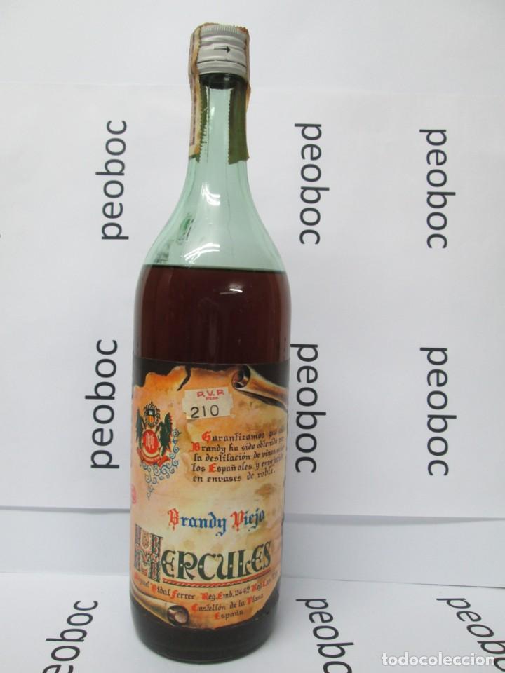 Coleccionismo de vinos y licores: ANTIGUA BOTELLA BRANDY CO&Ntilde;AC, VIEJO HERCULES, IMPUESTO DE 8 PTS, DECADA 70-80