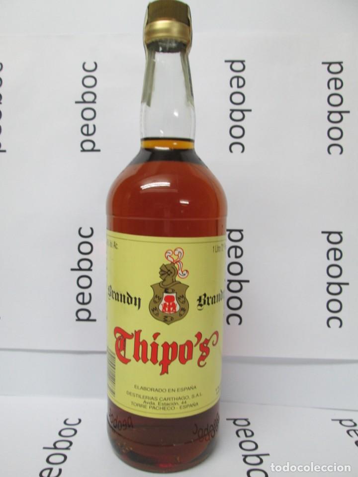 Coleccionismo de vinos y licores: ANTIGUA BOTELLA BRANDY CO&Ntilde;AC, CHIPO'S, IMPUESTO DE 8 PTS, DECADA 70-80