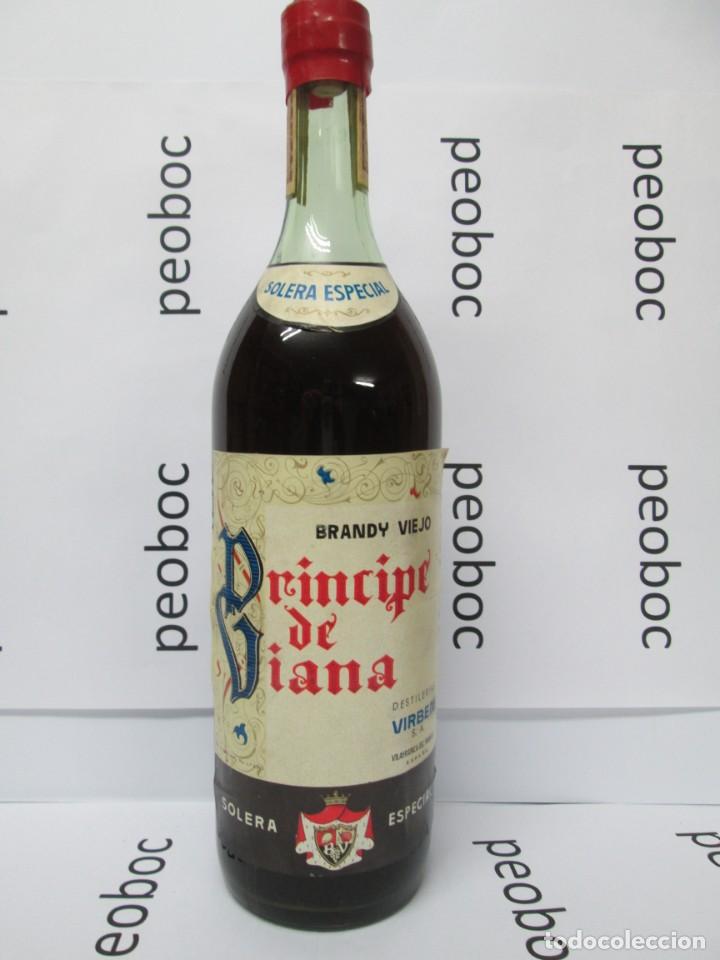 Coleccionismo de vinos y licores: ANTIGUA BOTELLA BRANDY CO&Ntilde;AC, VIEJO PRINCIPE DE VIANA, IMPUESTO DE 4 PTS, DEDACDA,60-70