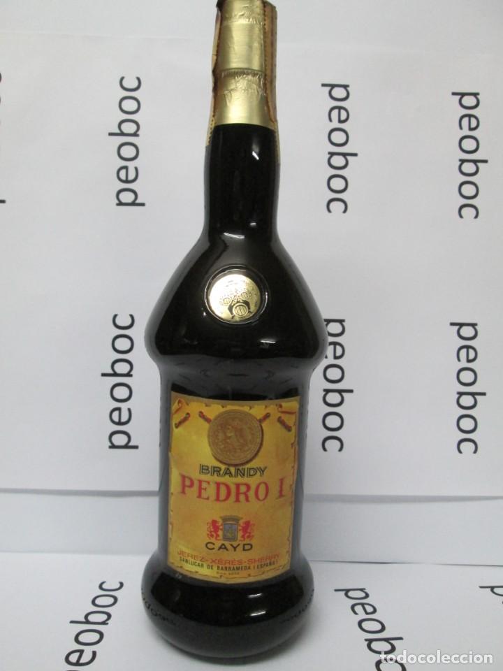 Coleccionismo de vinos y licores: ANTIGUA BOTELLA BRANDY CO&Ntilde;AC, PEDRO I , IMPUESTO DE 4 PTS, DECADA 60-70
